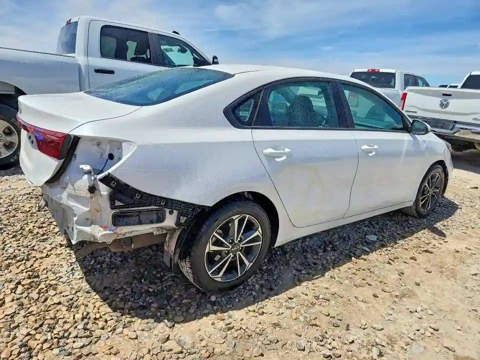 3KPF24AD9RE798791 2024 KIA FORTE-2