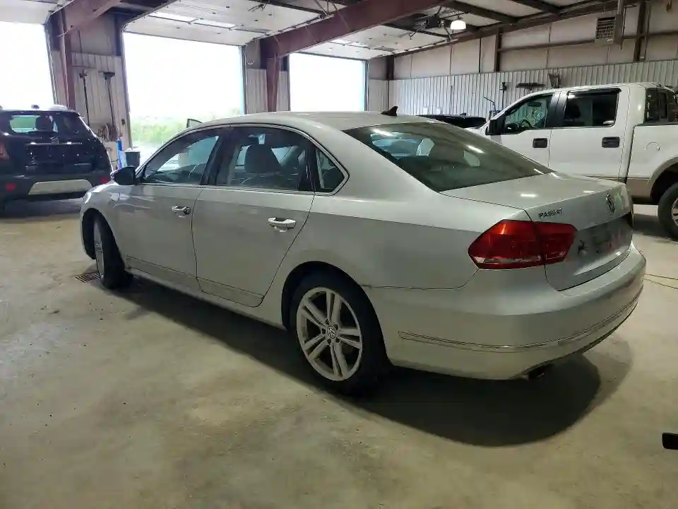 1VWCM7A38CC009094 2012 VOLKSWAGEN PASSAT-1