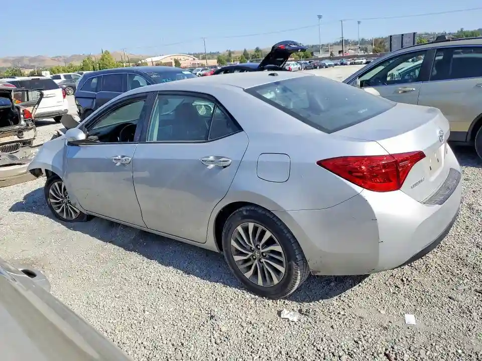 5YFBURHE2JP795352 2018 TOYOTA COROLLA-1