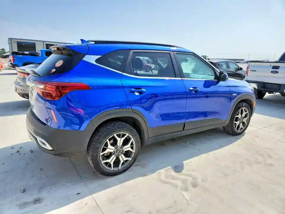 KNDERCAA0N7309180 2022 KIA SELTOS-2
