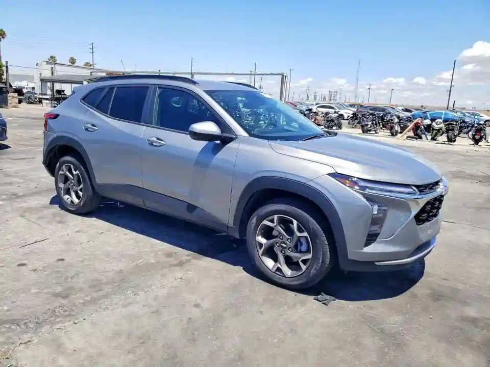 KL77LHEP2SC274597 2025 CHEVROLET TRAX-3