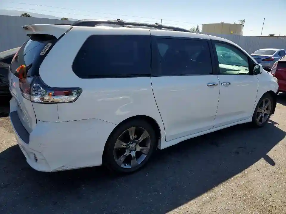 5TDXK3DC8DS398348 2013 TOYOTA SIENNA-2