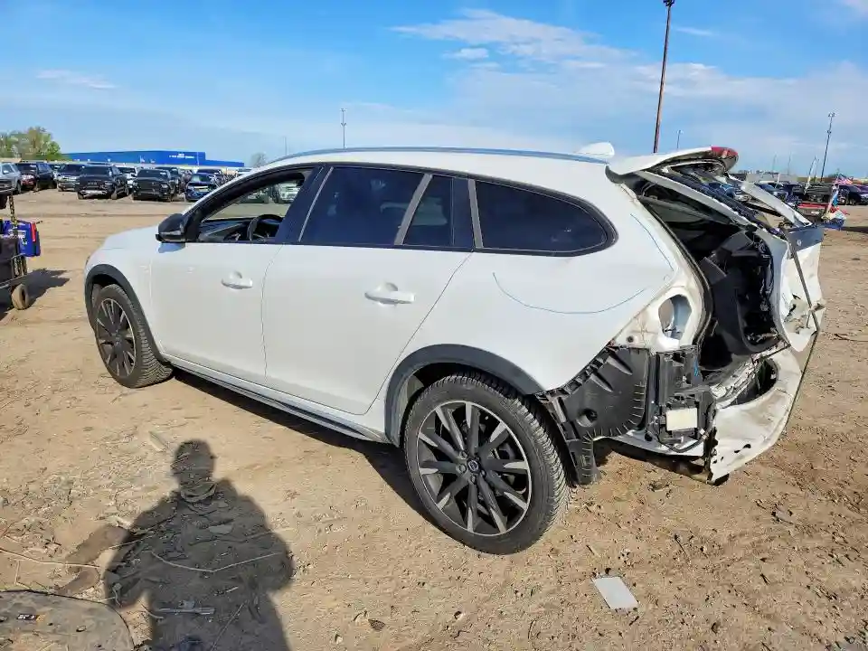 YV4612HM7G1008432 2016 VOLVO V60-1