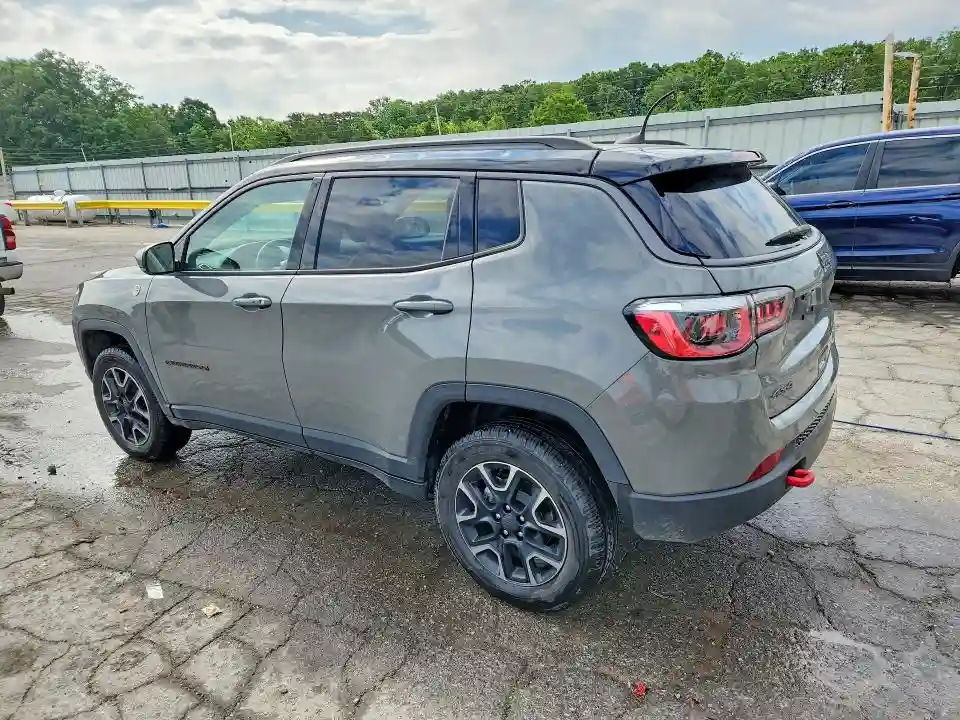3C4NJDDB8KT690608 2019 JEEP COMPASS-1