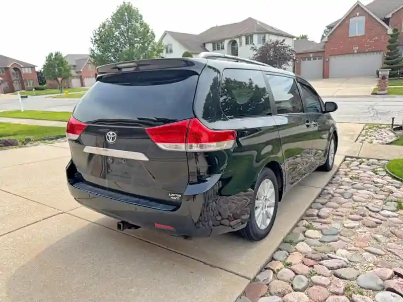 5TDDK3DC6BS025325 2011 TOYOTA SIENNA-3