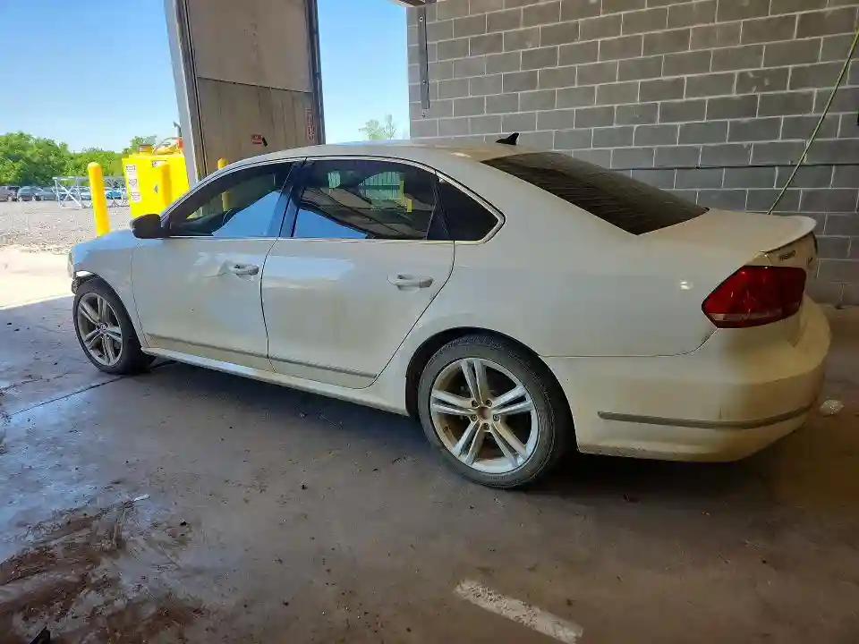 1VWBN7A38EC079674 2014 VOLKSWAGEN PASSAT-1