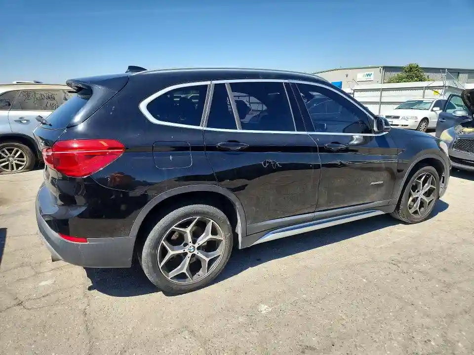 WBXHT3C38J5K28093 2018 BMW X1-2