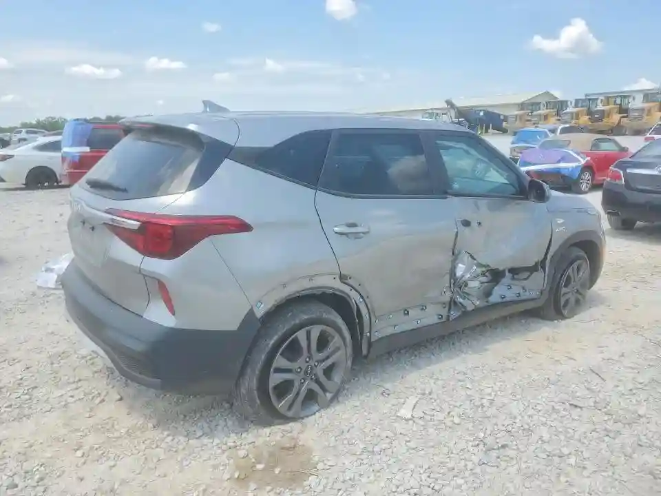 KNDEPCAAXN7251312 2022 KIA SELTOS-2