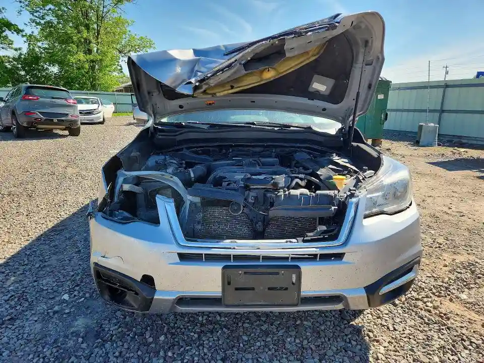 JF2SJAGC9JH476635 2018 SUBARU FORESTER-4