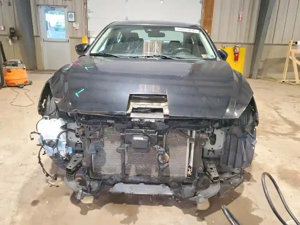 3MZBN1V35JM188125 2018 MAZDA 3-4