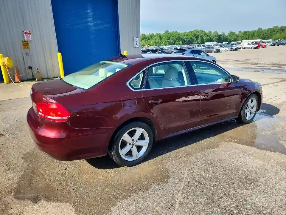 1VWBN7A31DC059958 2013 VOLKSWAGEN PASSAT-2