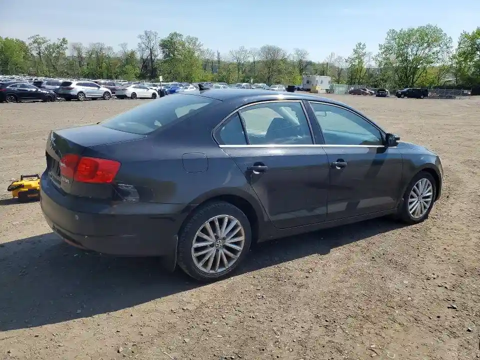 3VWLZ7AJ3BM105115 2011 VOLKSWAGEN JETTA-2