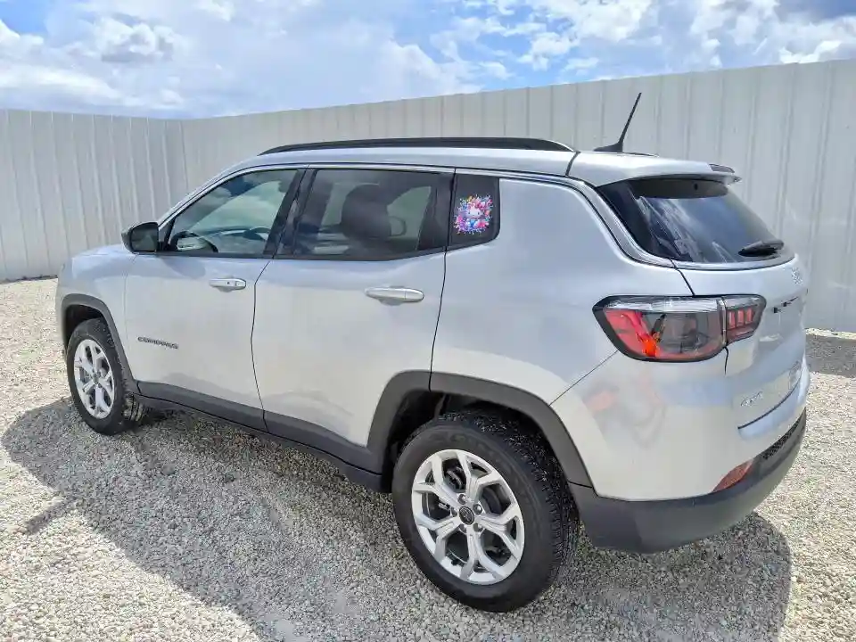 3C4NJDBN4ST571158 2025 JEEP COMPASS-1