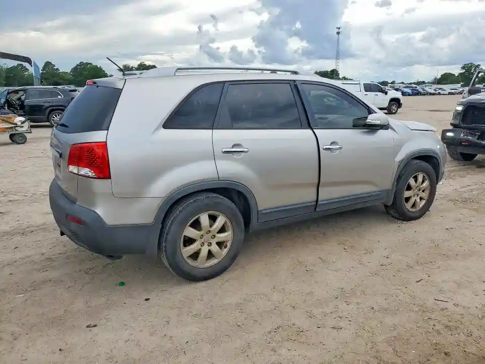 5XYKT3A69DG419470 2013 KIA SORENTO-2