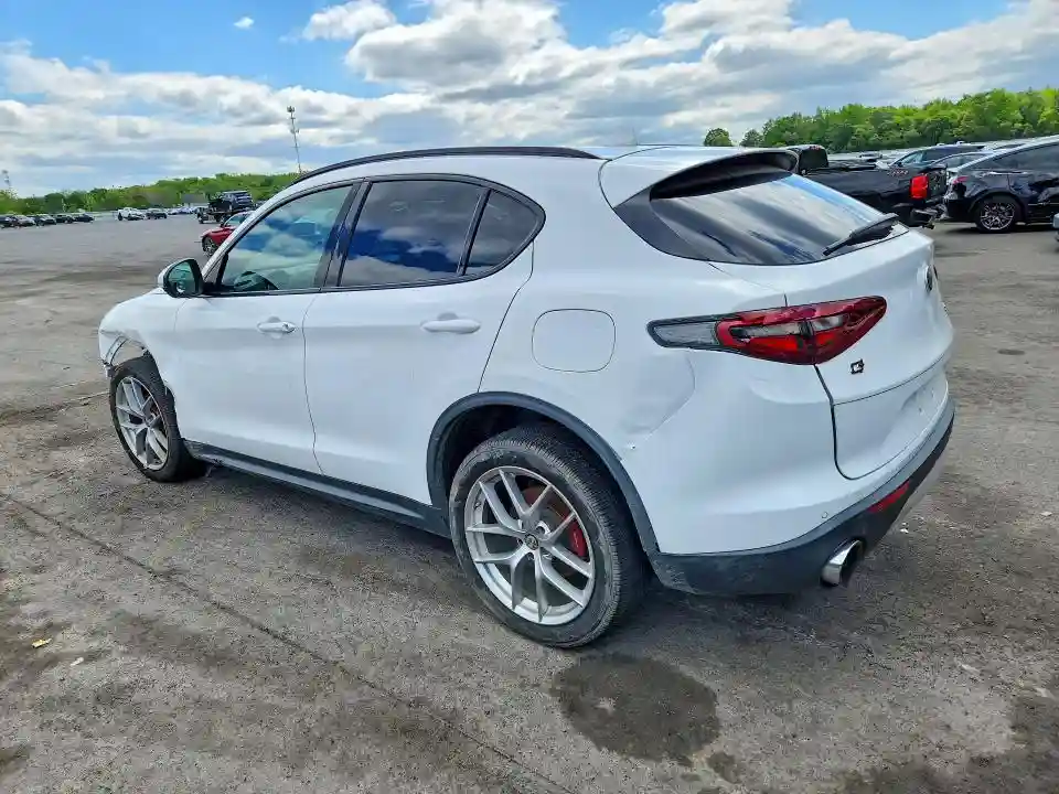 ZASFAKNN6J7B81614 2018 ALFA ROMEO STELVIO-1