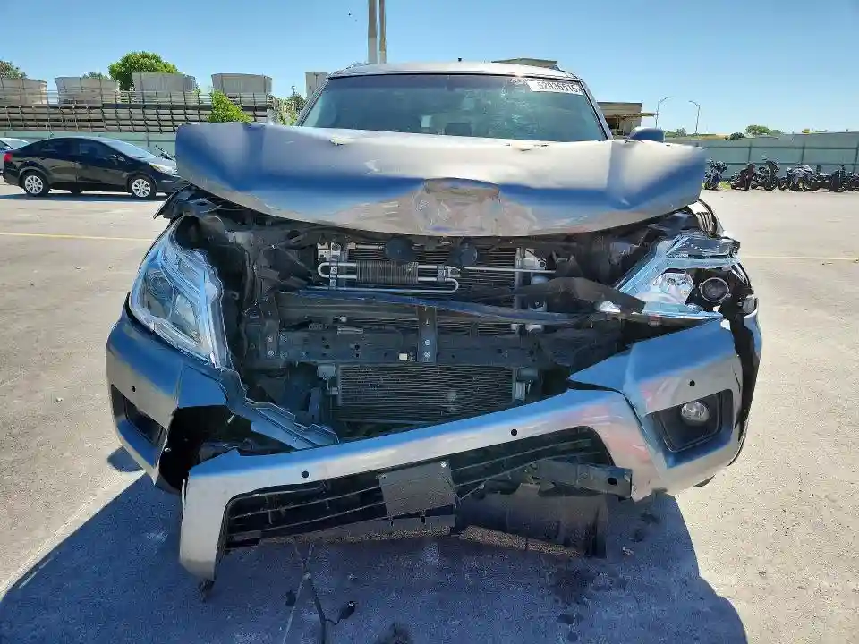 JN8AY2NDXH9001883 2017 NISSAN ARMADA-4