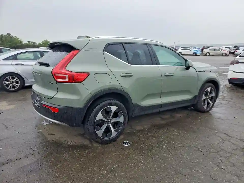 YV4L12UJ1S2570263 2025 VOLVO XC40-2