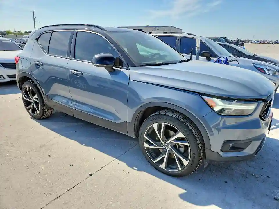 YV4162UM2M2560055 2021 VOLVO XC40-3