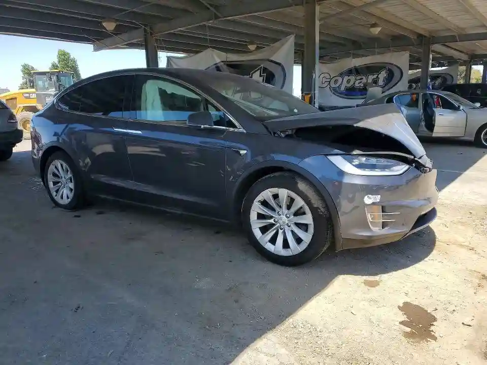 5YJXCAE22JF139572 2018 TESLA MODEL X-3