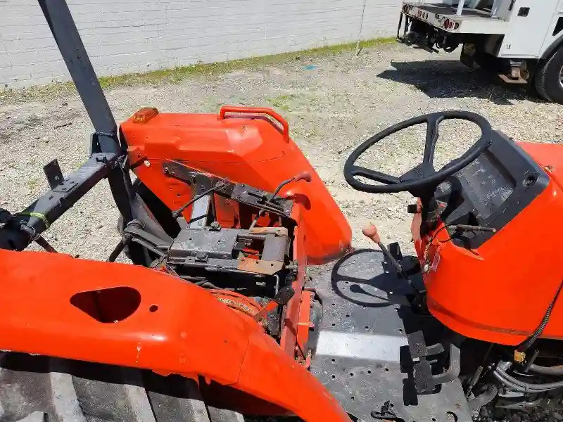 221615 1989 KUBOTA CONSTRUCTI-4