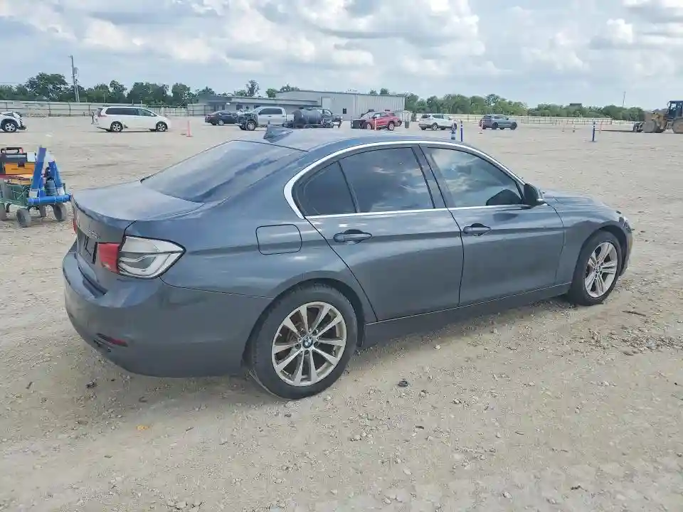 WBA8B9C53HK675850 2017 BMW 3 SERIES-2