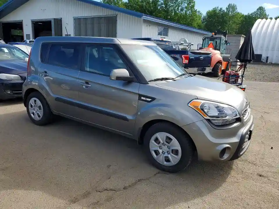 KNDJT2A50D7504529 2013 KIA SOUL-3