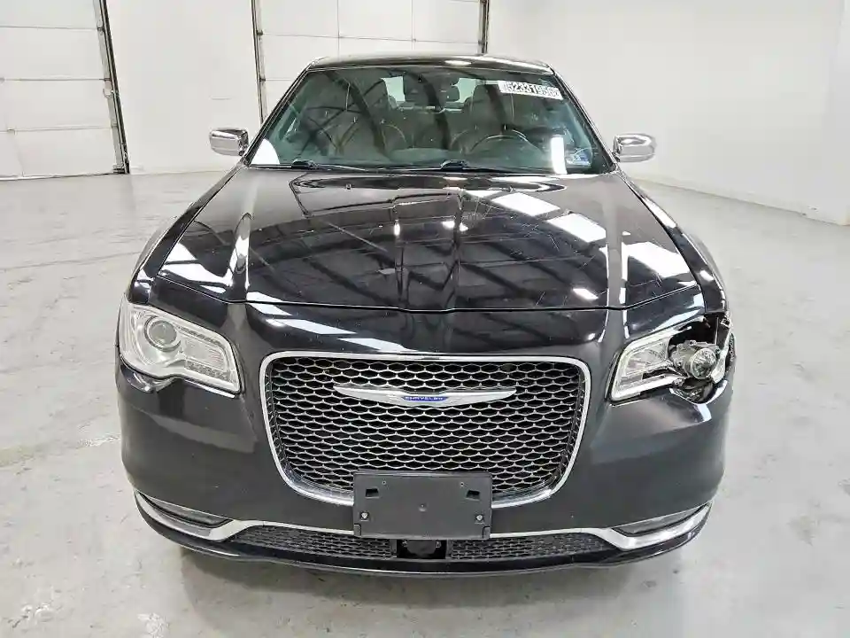2C3CCAKG2KH556673 2019 CHRYSLER 300-4