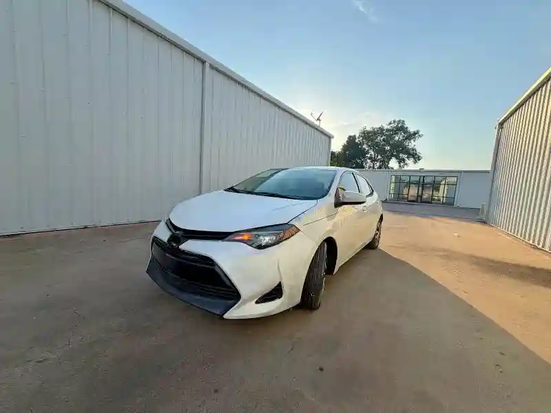5YFBURHE1JP789395 2018 TOYOTA COROLLA-1