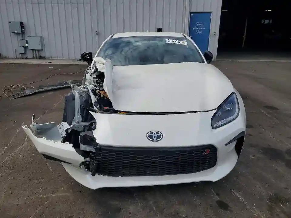 JF1ZNBE19R9758147 2024 TOYOTA GR 86-4