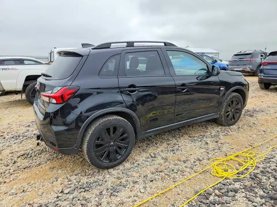 JA4ARUAU0PU001634 2023 MITSUBISHI OUTLANDER-2