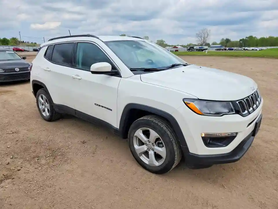 3C4NJDBB3JT418582 2018 JEEP COMPASS-3