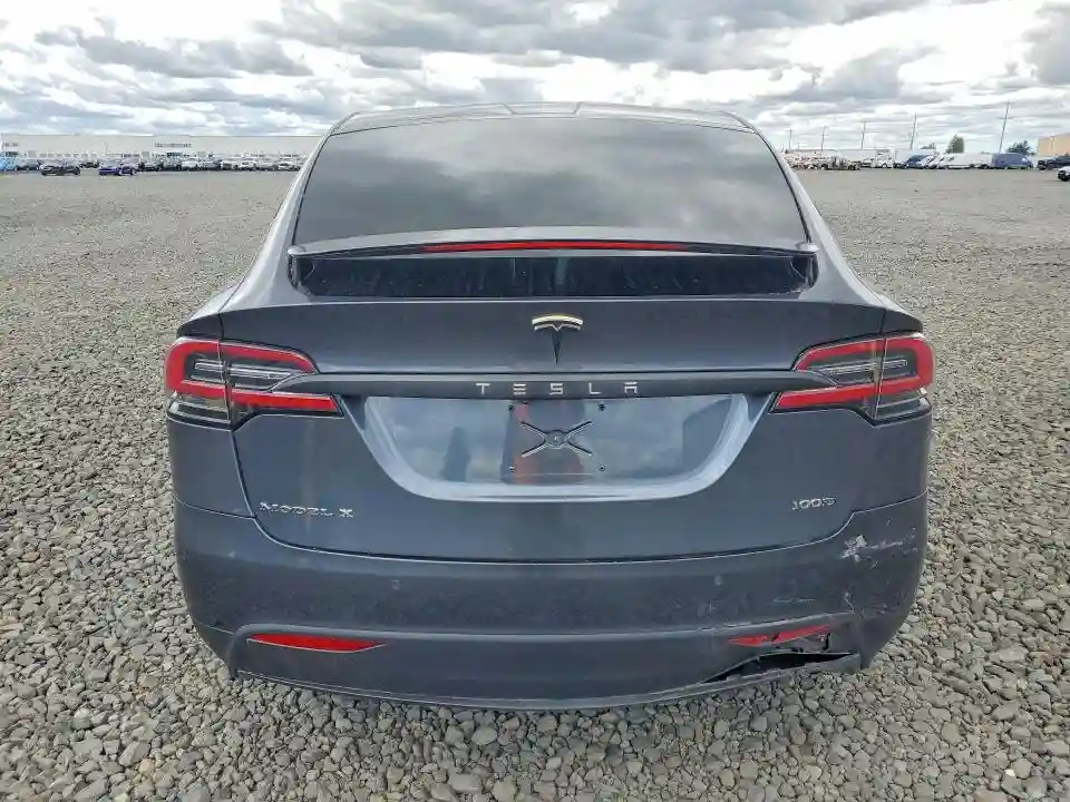 5YJXCBE21JF090385 2018 TESLA MODEL X-5