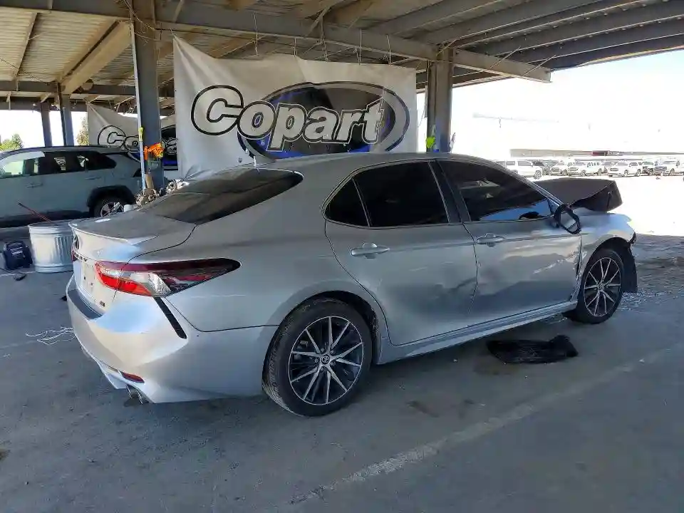 4T1G11AK9NU715761 2022 TOYOTA CAMRY-2