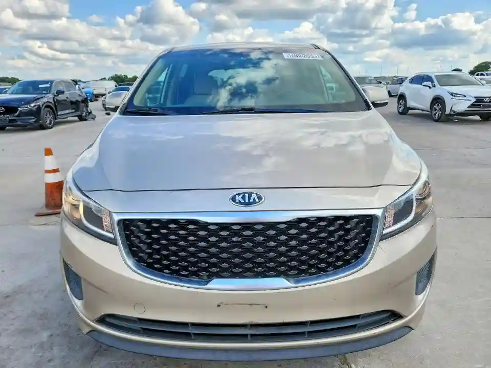 KNDMB5C19H6228388 2017 KIA SEDONA-4
