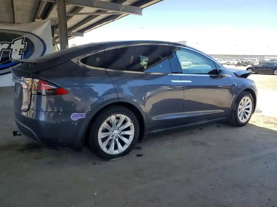 5YJXCAE22JF139572 2018 TESLA MODEL X-2