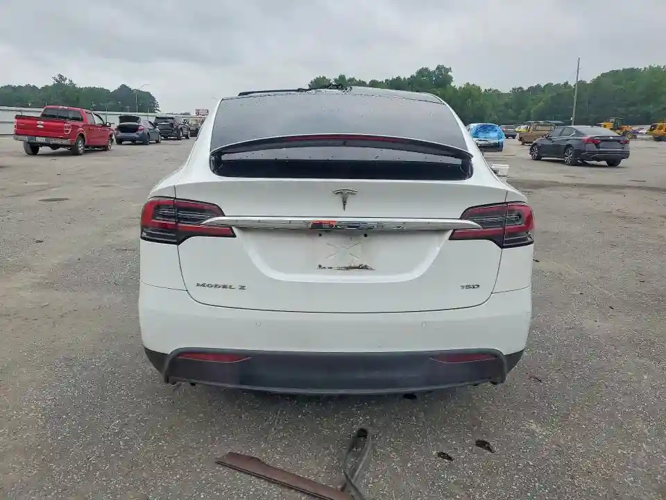 5YJXCAE28JF142427 2018 TESLA MODEL X-5