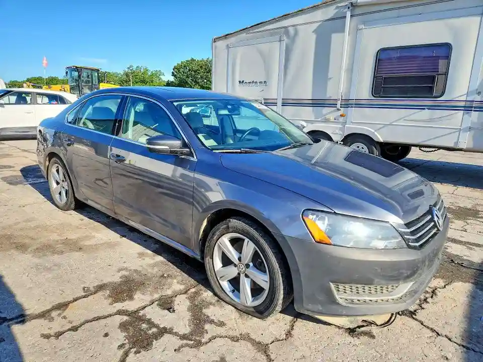 1VWBH7A34DC132330 2013 VOLKSWAGEN PASSAT-3