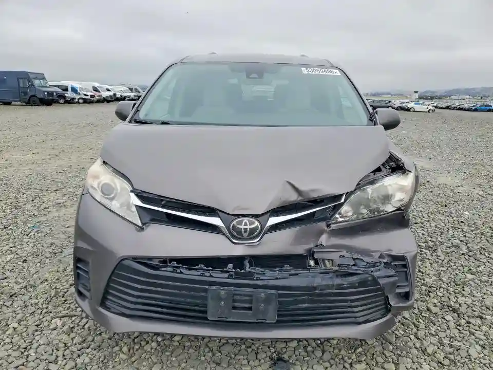 5TDKZ3DC9JS949839 2018 TOYOTA SIENNA-4