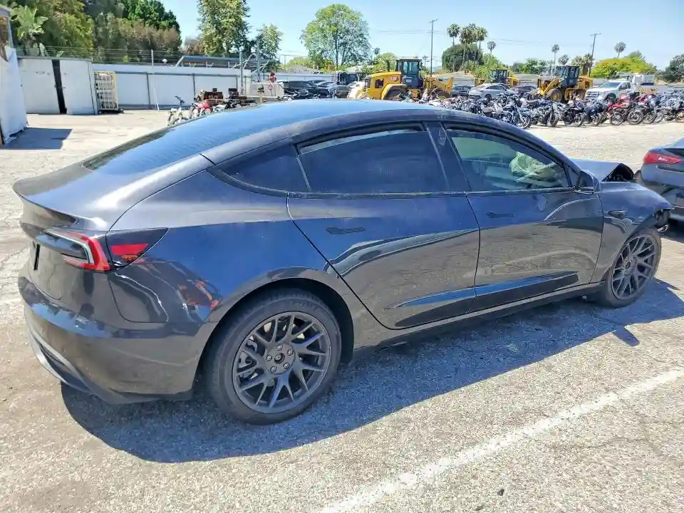 5YJ3E1EA0SF985376 2025 TESLA MODEL 3-2