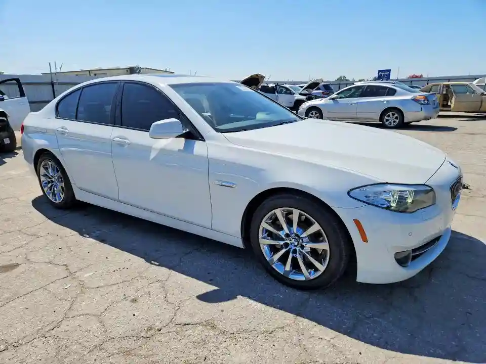 WBAFR1C59BDS36037 2011 BMW 5 SERIES-3