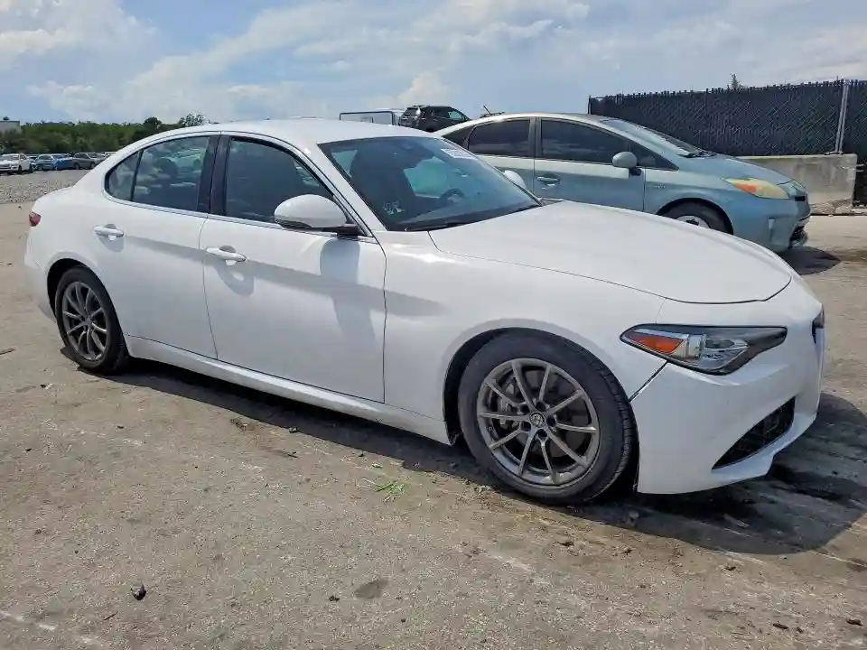 ZARFAEBN2H7552220 2017 ALFA ROMEO GIULIA-3