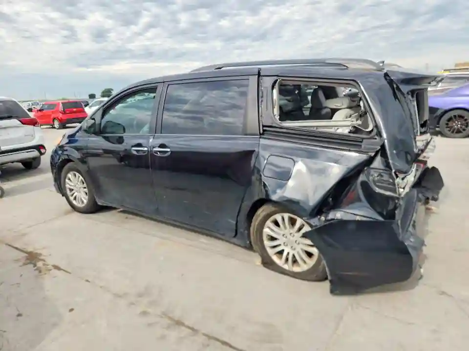 5TDYK3DC2BS120627 2011 TOYOTA SIENNA-1