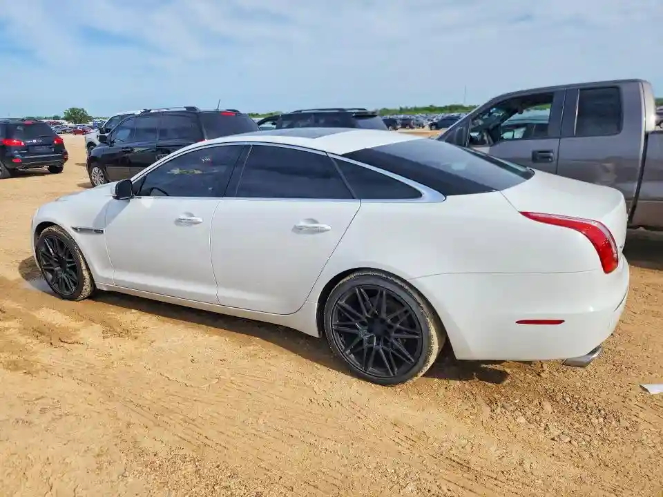 SAJWA1CB3BLV06175 2011 JAGUAR XJ-1