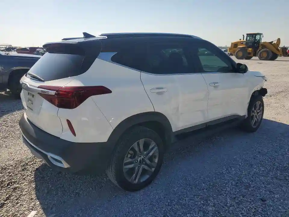 KNDEU2AA7N7309069 2022 KIA SELTOS-2