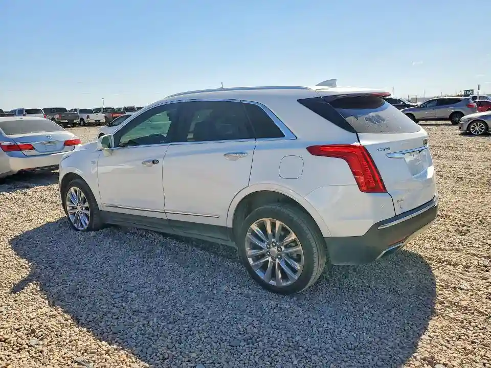 1GYKNFRS3HZ190413 2017 CADILLAC XT5-1