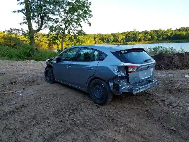 4S3GTAA62H3706900 2017 SUBARU IMPREZA-2