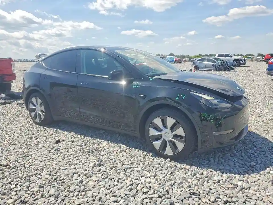 7SAYGAEE3PF770202 2023 TESLA MODEL Y-3