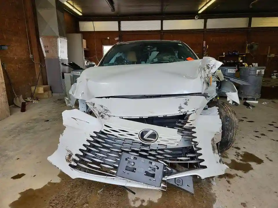 2T2BBMCA8SC104514 2025 LEXUS-4