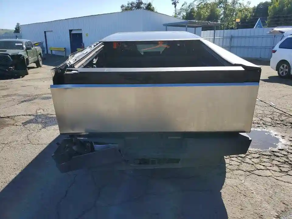 7G2CEHEE8RA051918 2024 TESLA CYBERTRUCK-5