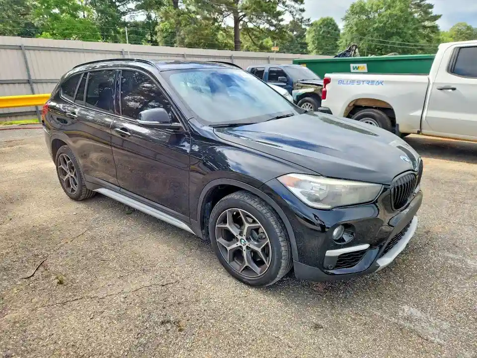 WBXHU7C33H5H38014 2017 BMW X1-3